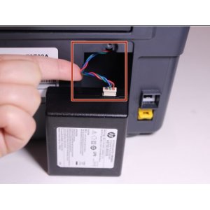 DODATKOWY KRÓTKI KABEL ZASILANIA DO ZASILACZY OZNACZONYCH NUMERAMI A9T80-60008 , F5S43-60002 , CQ191-60017 - DWA BIAŁE WTYKI 